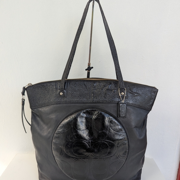 ❤️Coach Black Leather Circle Accent Tote - Picture 4 of 12